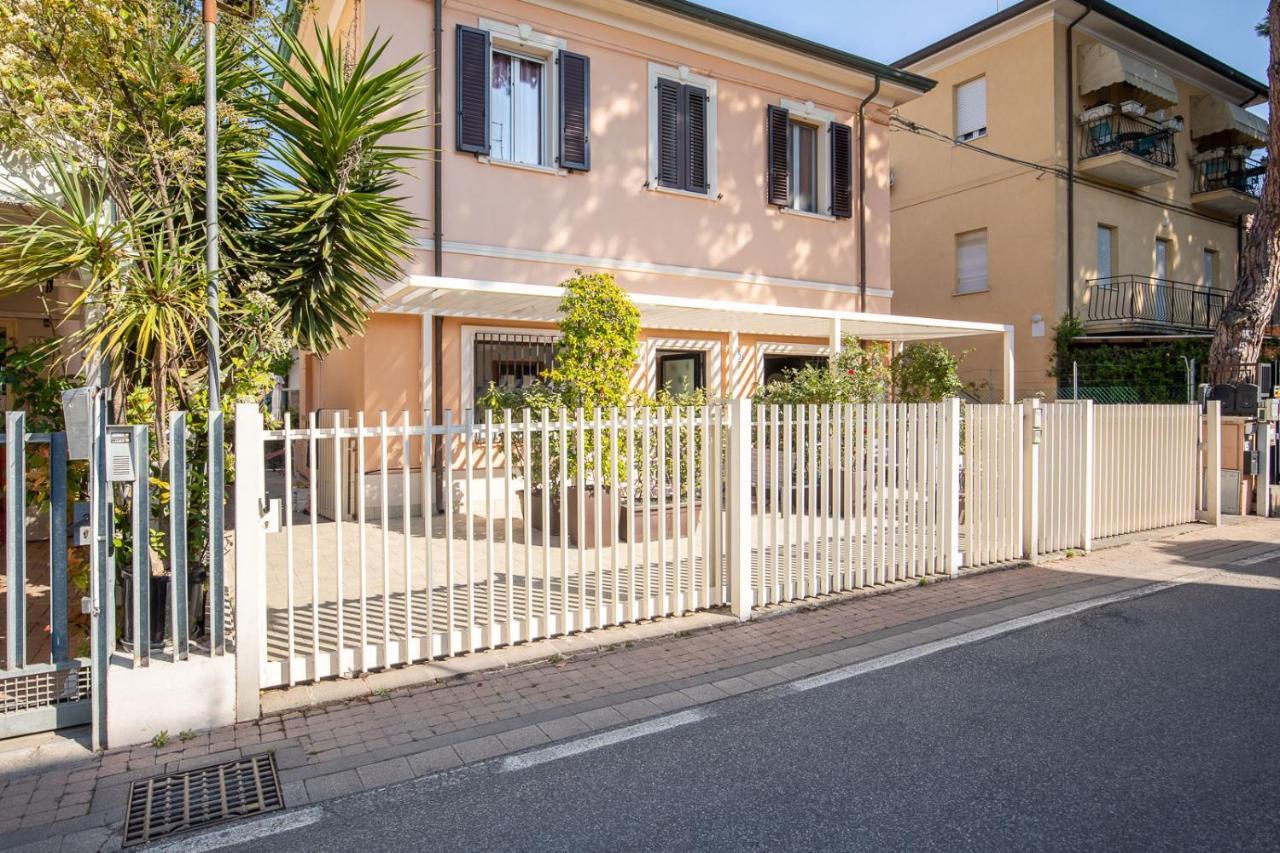 Bilocale Con Giardino A 200Mt Dal Mare - Homeunity Rimini Ngoại thất bức ảnh